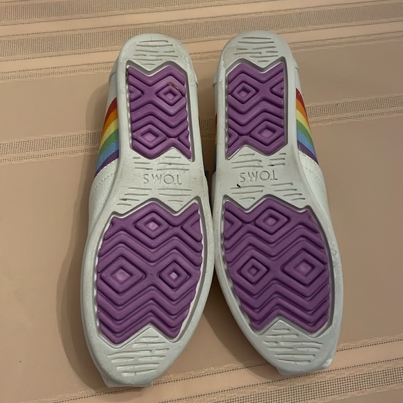 Tom’s  brand new with tags. Never worn rainbow Pride Tom’s - Picture 6 of 6